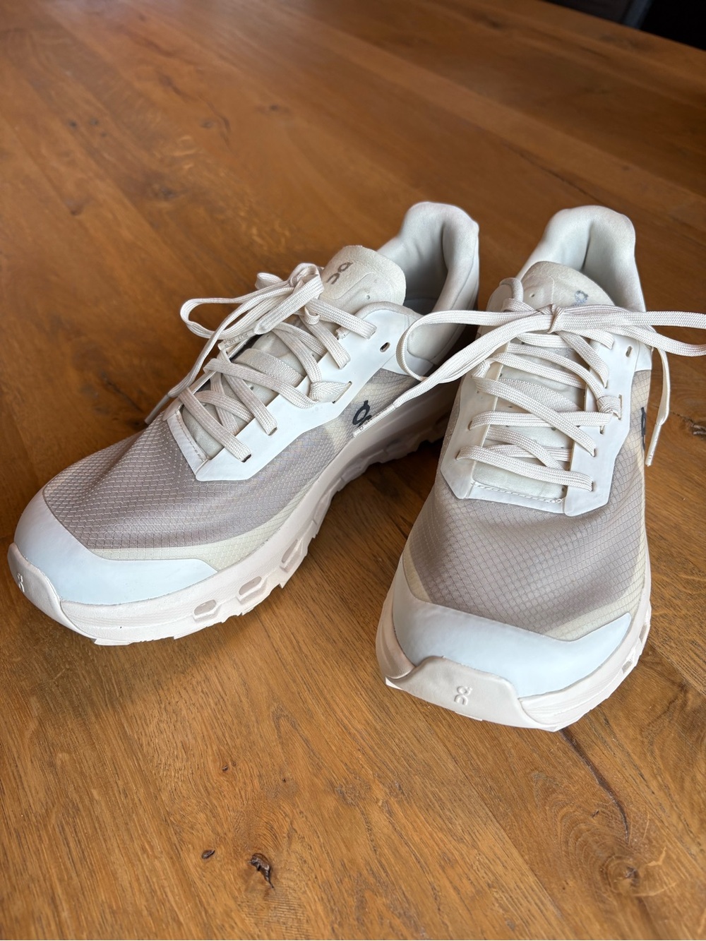 OnRunning Cloud Vista 2 shoes - size 8.5